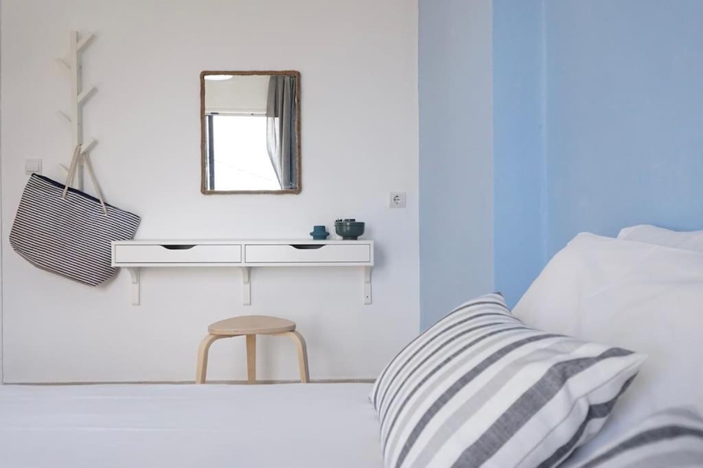 Airy Flat At Xenios Avlais Apartment