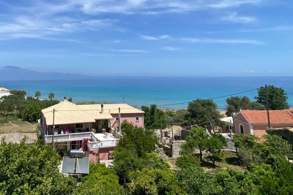 Airy Flat At Xenios Avlais