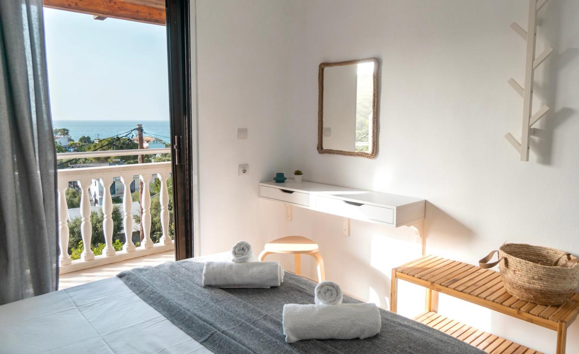 Apartment Airy Flat At Xenios Avlais