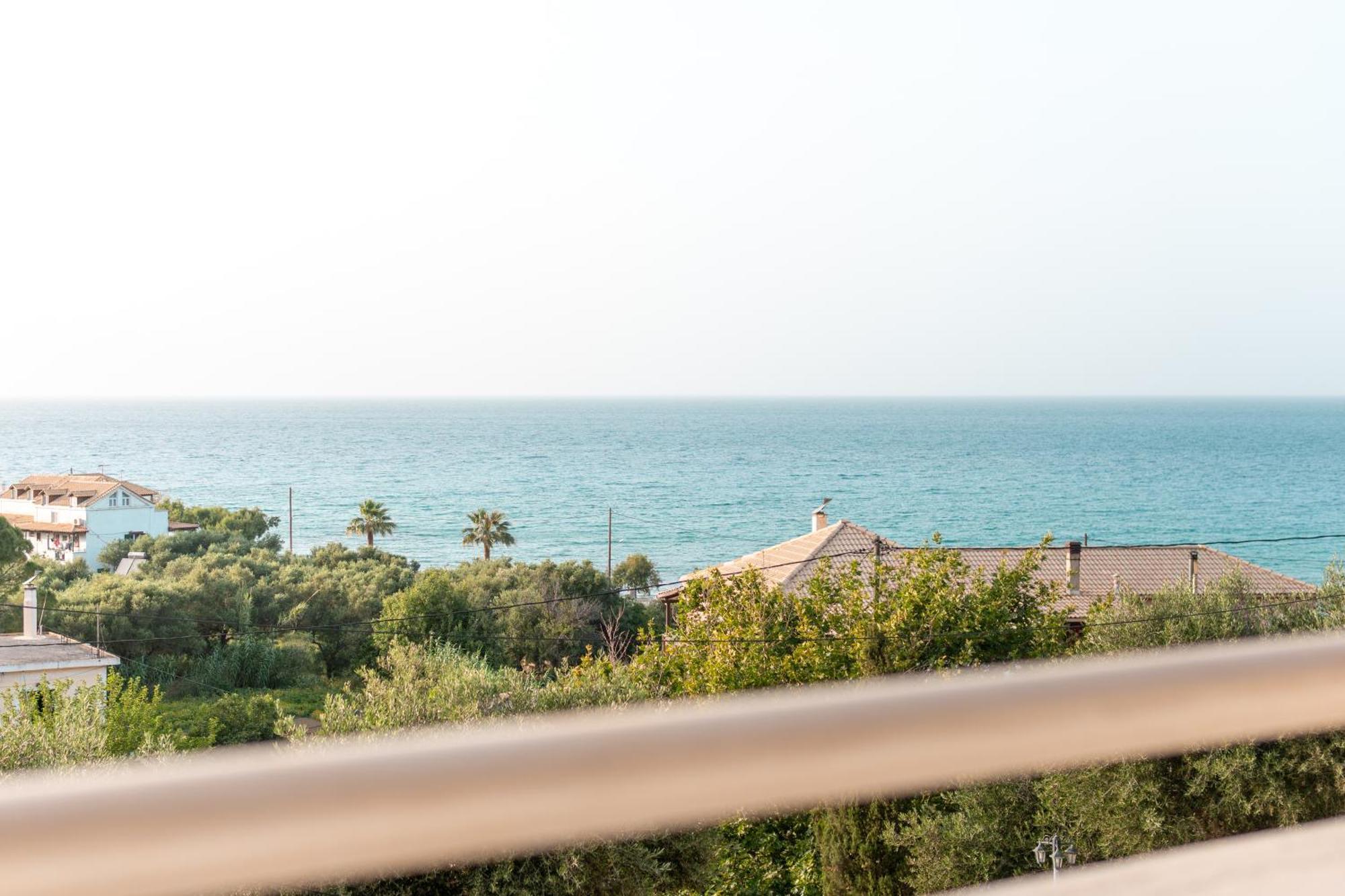 Airy Flat At Xenios Avlais Apartment *