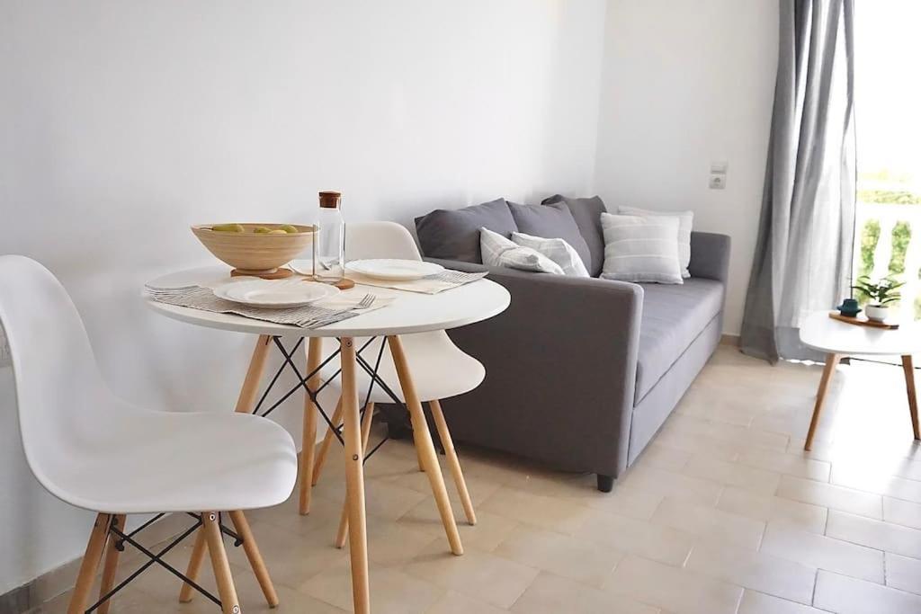 Airy Flat At Xenios Avlais *